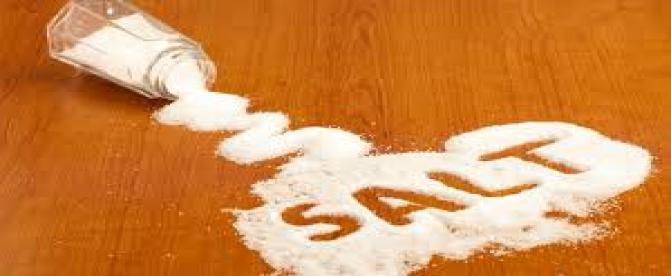 نمک چه خطراتی به جز افزایش فشار خون دارد ؟